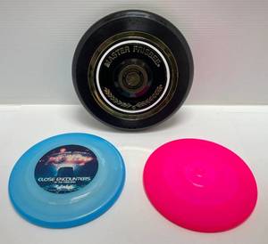 lot 39 image: 1970s Frisbees