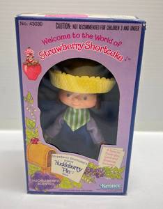 lot 86 image: 1980 Strawberry Shortcakes Friend Hukleberry Pie Doll (NEW IN BOX)