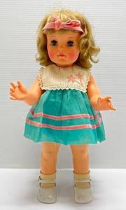 lot 96 image: 1965 Ideal Goody Two Shoes Battery Operated (Works)