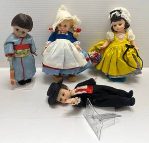 lot 137 image: 1960s Madame Alexander Doll Dutch Girl, France, Japan, Spanish Boy  8