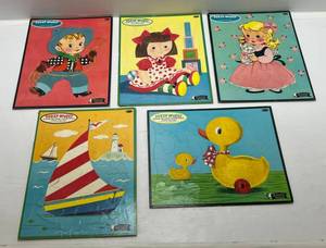 lot 183 image: 1961 Fuzzy Wuzzy Flocked Pre-School Picutre Puzzles