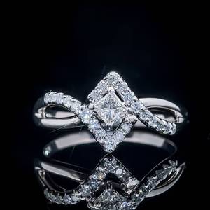 Princess Diamond Solitaire Bypass Ribbon Split Shank Engagement Ring in 14k White Gold $2,000 Retail
