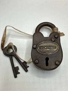 Rusty Winchester Padlock w 2 Keys (3 inches tall)
