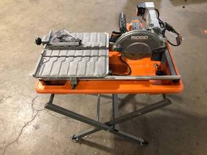 RIDGID 9 Amp 7 in. Blade Corded Wet Tile Saw with Stand Customer Returns See Pictures