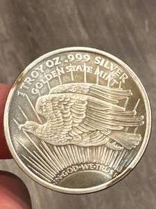 lot 46 image: 1oz .999 Silver Round