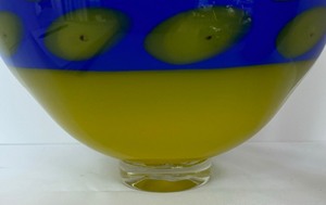lot 68 image: Signed Hand Blown Art Glass Bowl by Thomas Maras