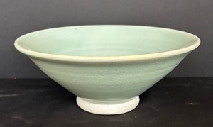 lot 73 image: Beautiful Serving Bowl Set by Evla Pottery