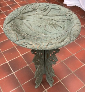 lot 96 image: Gorgeous Green Metal Bird Bath