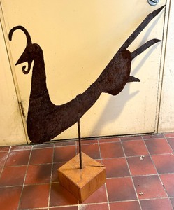 lot 132 image: Patina Metal Bird Decor