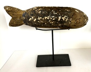 lot 138 image: Trio of Distressed Wooden Fish Decor on Metal Stands