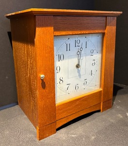 lot 161 image: Secret Storage Clock