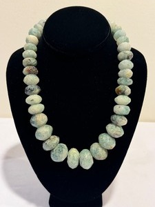 lot 32 image: Chrysoprase Graduated Faceted Beaded Necklace