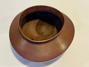 lot 128 image: Santa Clara Del Cobre, Mexico Copper Footed Planter