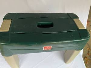 lot 305 image: Step 2 Resin Gardening Bench