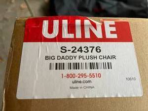 lot 310 image: Four Uline Big Daddy Plush Folding Chairs Model S-24376 with Carrying Case
