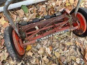 lot 311 image: Vintage Great States Push Mower