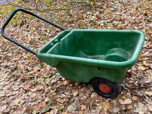 lot 324 image: Scotts Yardall Wheel Barrow