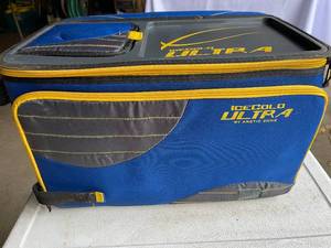 lot 329 image: Rolling Coleman Cooler and Collapsable Arctic Zone Ultra A Cooler