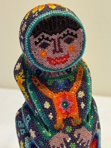 lot 270 image: Artisan Hand Crafted Beaded Artwork Figurine