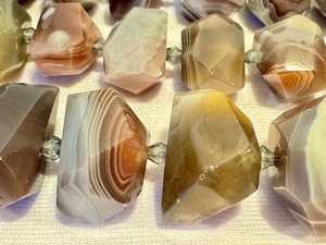 lot 260 image: (3) Strands of Agate Beads