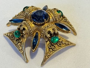 lot 175 image: Vintage Fiorenza Maltese Cross Brooch