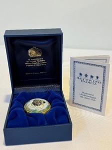 lot 177 image: Halcyon Days Bulldog Enamel Trinket Box
