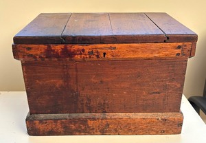 lot 292 image: Primitive Hinged Wooden Box