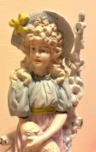 lot 342 image: Delightful Vintage Porcelain Figurine