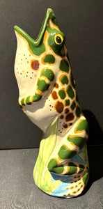 lot 351 image: Artisan Made Frog Vase