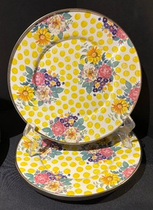 lot 352 image: MacKenzie-Childs Buttercup Floral Polka Dot Service for 4