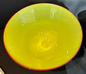 lot 394 image: Stunning Signed Art Glass Bowl by Thomas Maras