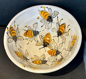 lot 395 image: Fun Bee Motif Pottery Bowl by Karin Kraemer