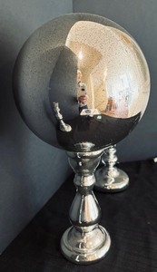 lot 400 image: Stunning Silver Toned Sphere Decor and Candle Holders