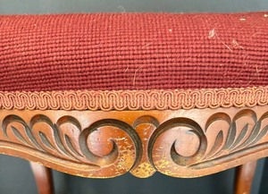 lot 405 image: Nice Vintage Needlepoint Foot Stool