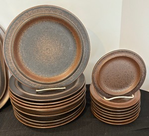 lot 407 image: Vintage Dishware Grouping by Arabia