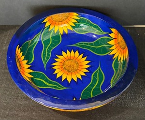 lot 408 image: Hand Painted Balsam Wood Bowl by Roberto Rios