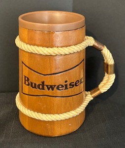 lot 419 image: 4 Vintage Wooden Budweiser Mugs with Plastic Inserts