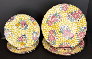 lot 18 image: MacKenzie-Childs Buttercup Floral Polka Dot Service for 4