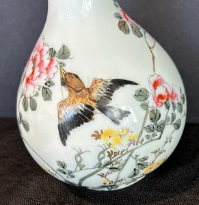 lot 467 image: Vintage Hand Painted Vase