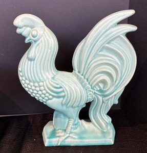 lot 473 image: Pretty Pale Green Ceramic Rooster and Two Serving Bowls