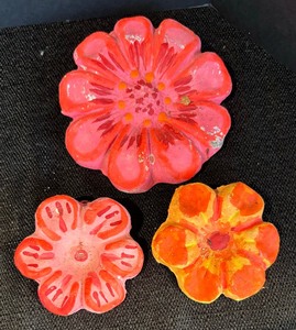 lot 477 image: Vintage Decorative Plaster Floral Figurines