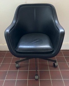 lot 483 image: Vintage Black Office Chair