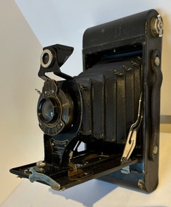 lot 485 image: Vintage Argas and Brownie Cameras