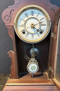 lot 493 image: Vintage Mantle Clock