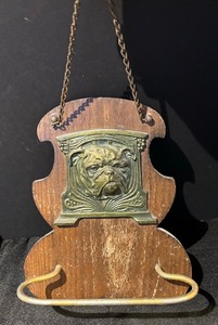 lot 513 image: Vintage Bulldog Picture Frame, Towel Holders and More