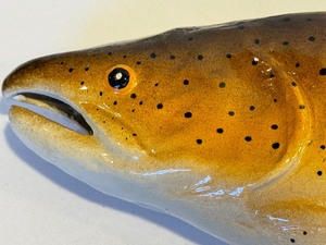lot 504 image: Pair of Artisan Ceramic Decorative Fish Wall Hangings