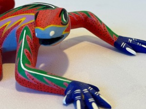 lot 463 image: Oaxaca Mexico Wooden Hand Painted Lizard
