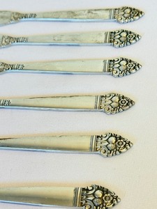 lot 10B image: (9) Vintage Sterling Silver Oneida King Cedric Spreaders and One Butter Knife