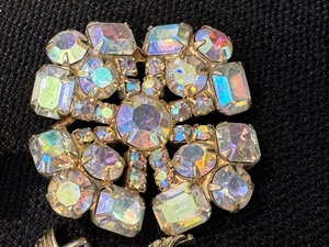 lot 454 image: Vintage Sparkling Jewelry Items