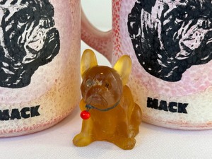 lot 455 image: Three Vintage Milk Glass Mack Coffee Mugs & a Miniature Bulldog Figurine